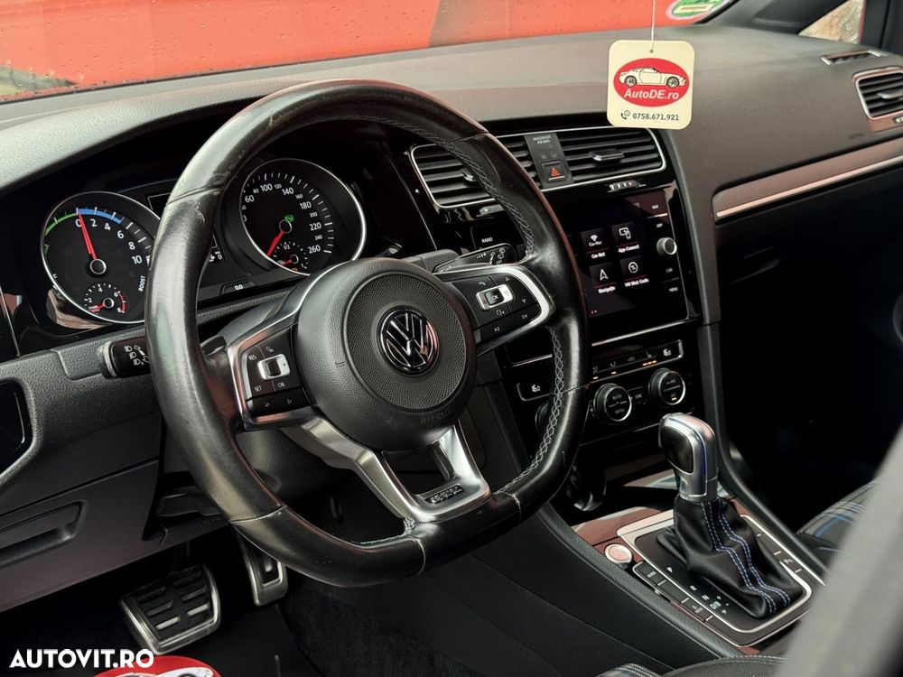 Volkswagen Golf - 6