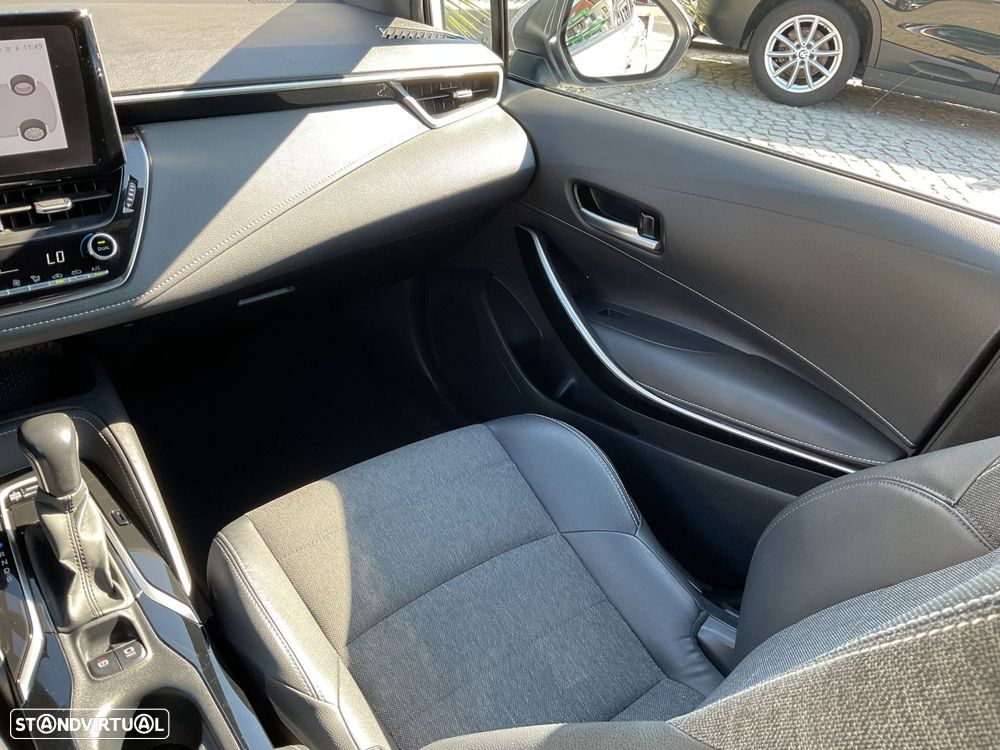 Toyota Corolla 1.8 Hybrid Comfort - 32