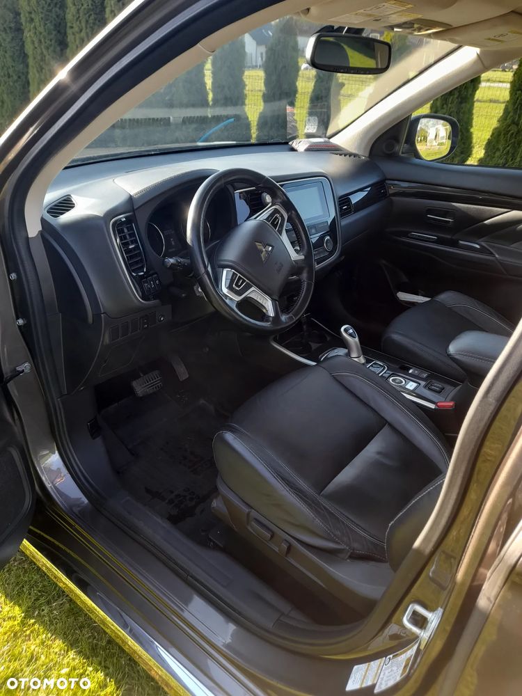 Mitsubishi Outlander - 17