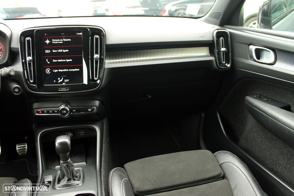 Volvo XC 40 1.5 T3 R-Design Tech Edition - 36