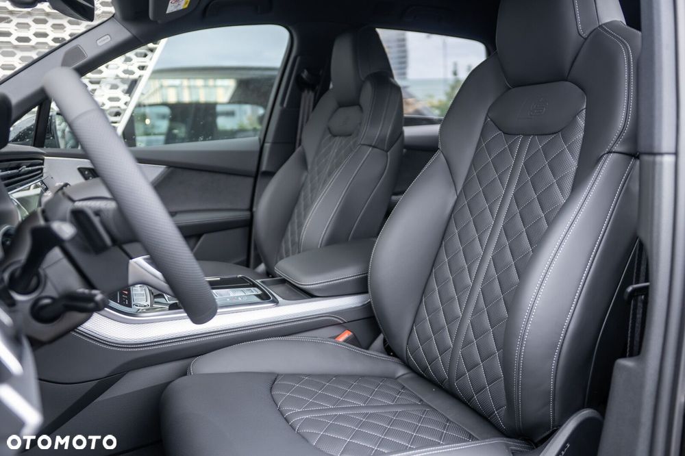 Audi Q7 TFSI e PHEV 360 kW Quattro S Line Tiptr - 12