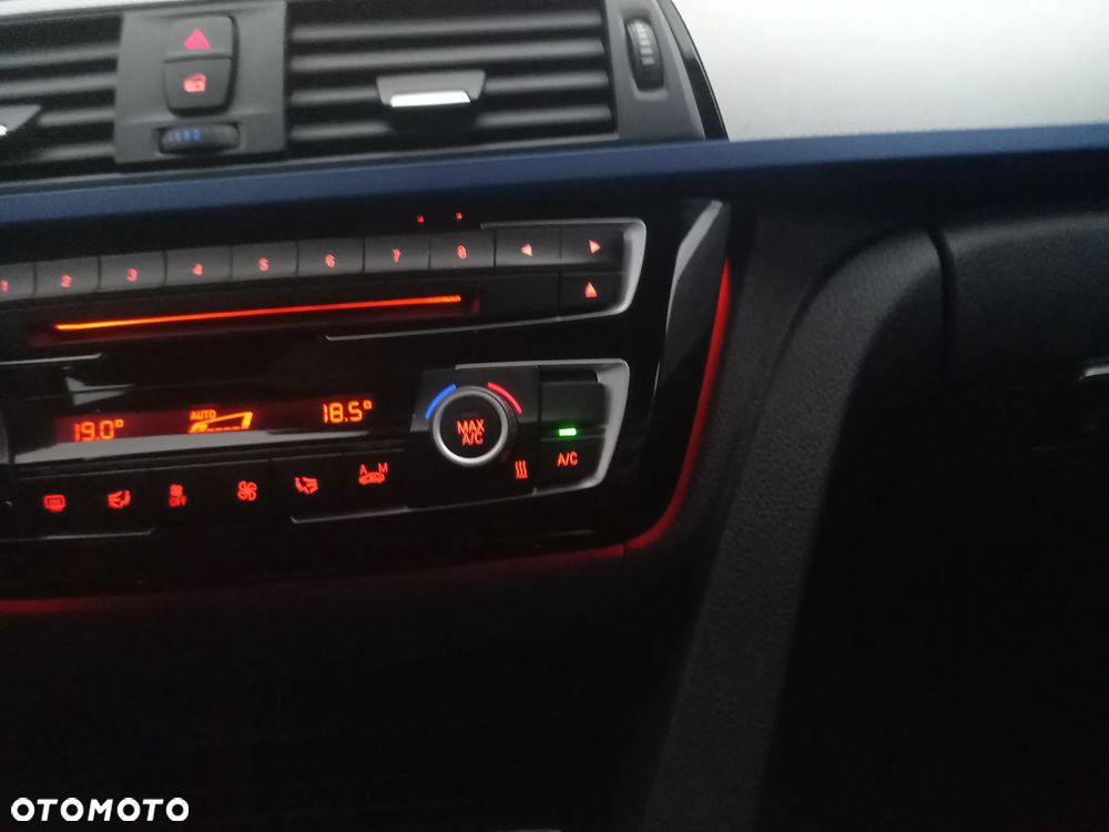 BMW Seria 3 318d M Sport Shadow - 16