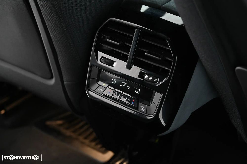 BMW iX xDrive 40 - 33