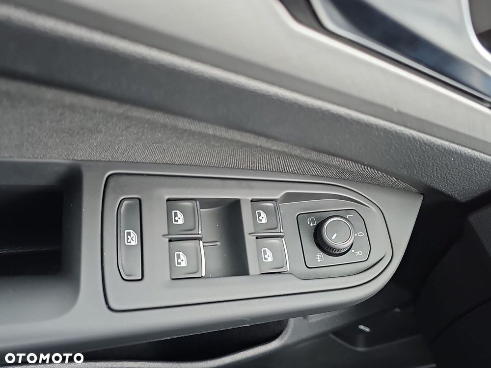 Volkswagen Golf - 22