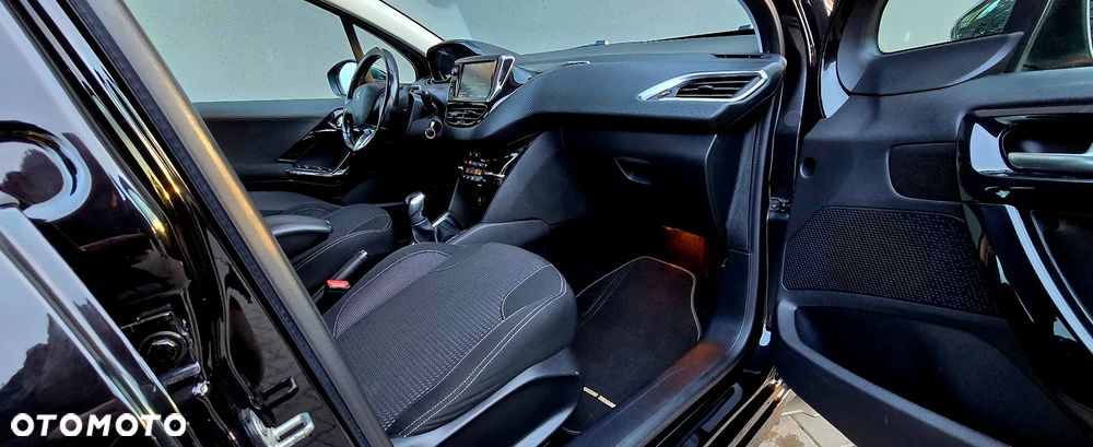 Peugeot 208 82 VTI Allure - 23