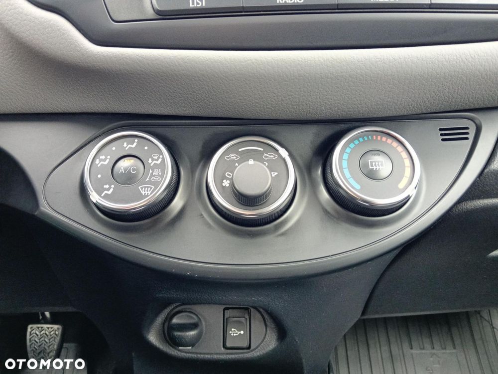 Toyota Yaris 1.0 Active EU6 - 19