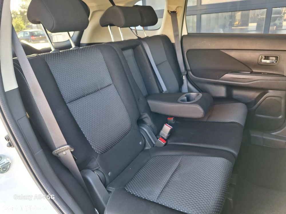 Mitsubishi Outlander 2.0 2WD SUV-Star - 39