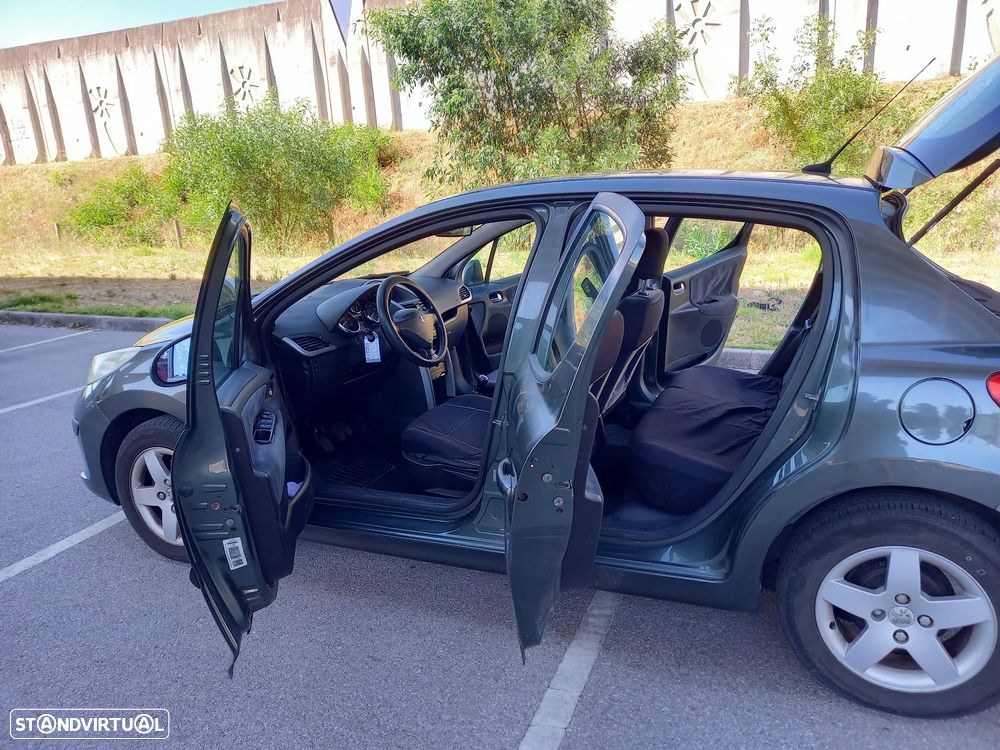 Peugeot 207 - 17