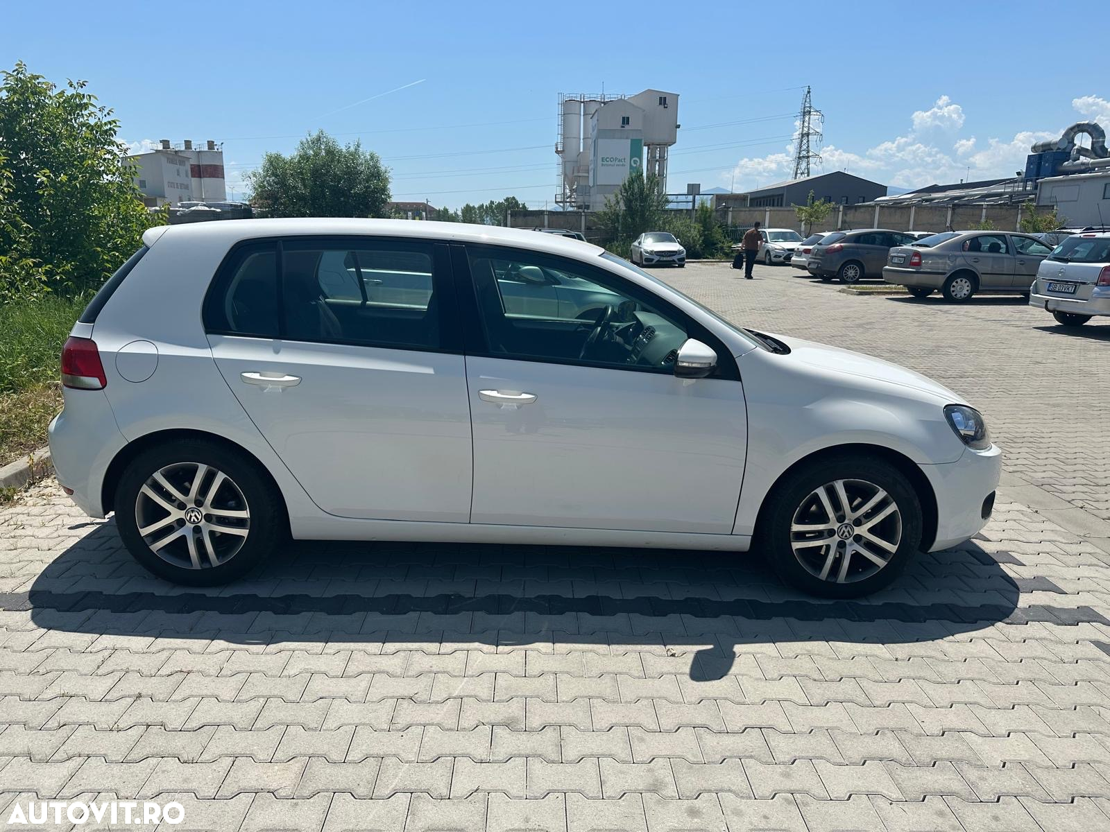 Volkswagen Golf 1.6 TDI DPF Highline - 4