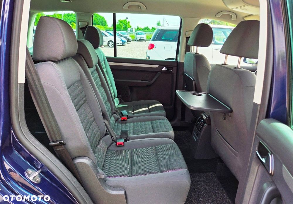 Volkswagen Touran - 9