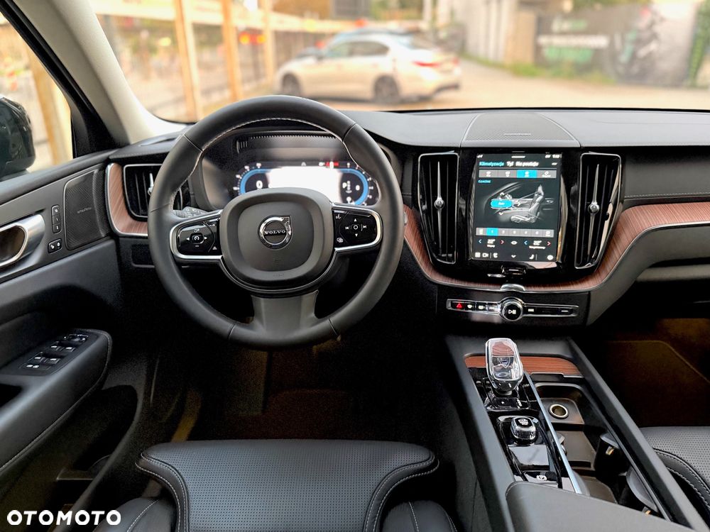 Volvo XC 60 B5 B AWD Ultimate Dark - 31