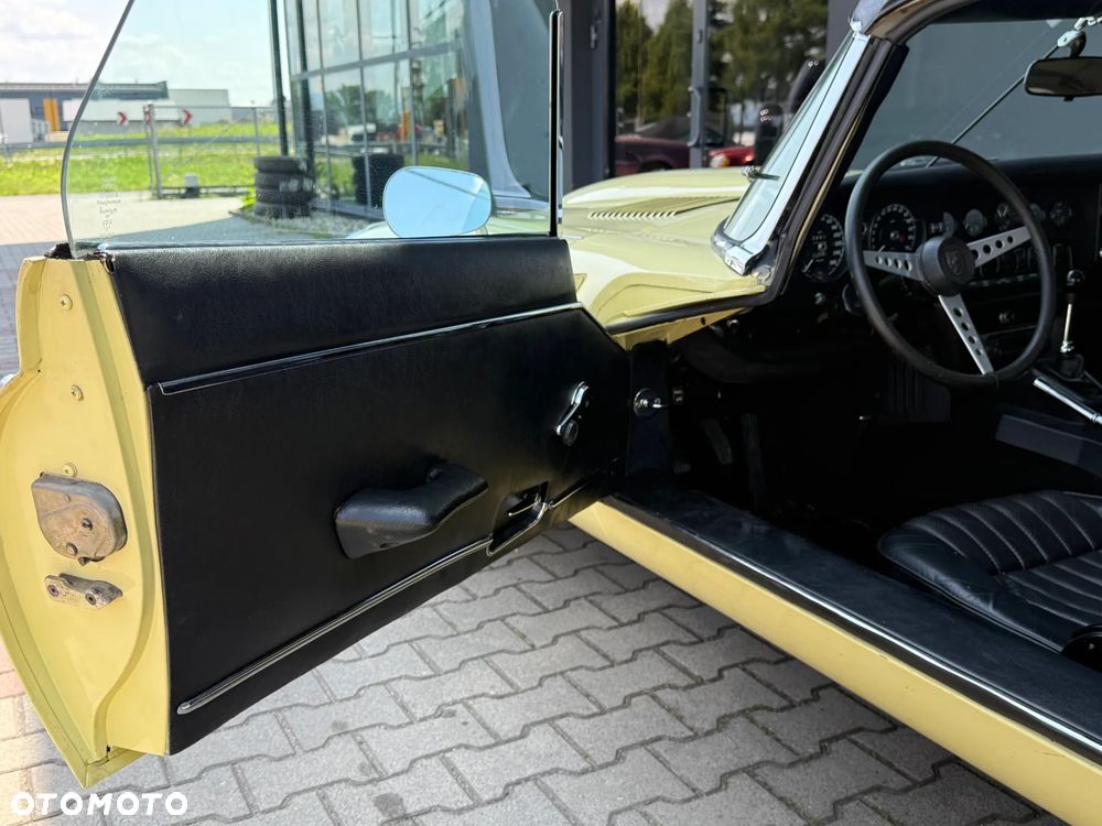 Jaguar E-Type - 16