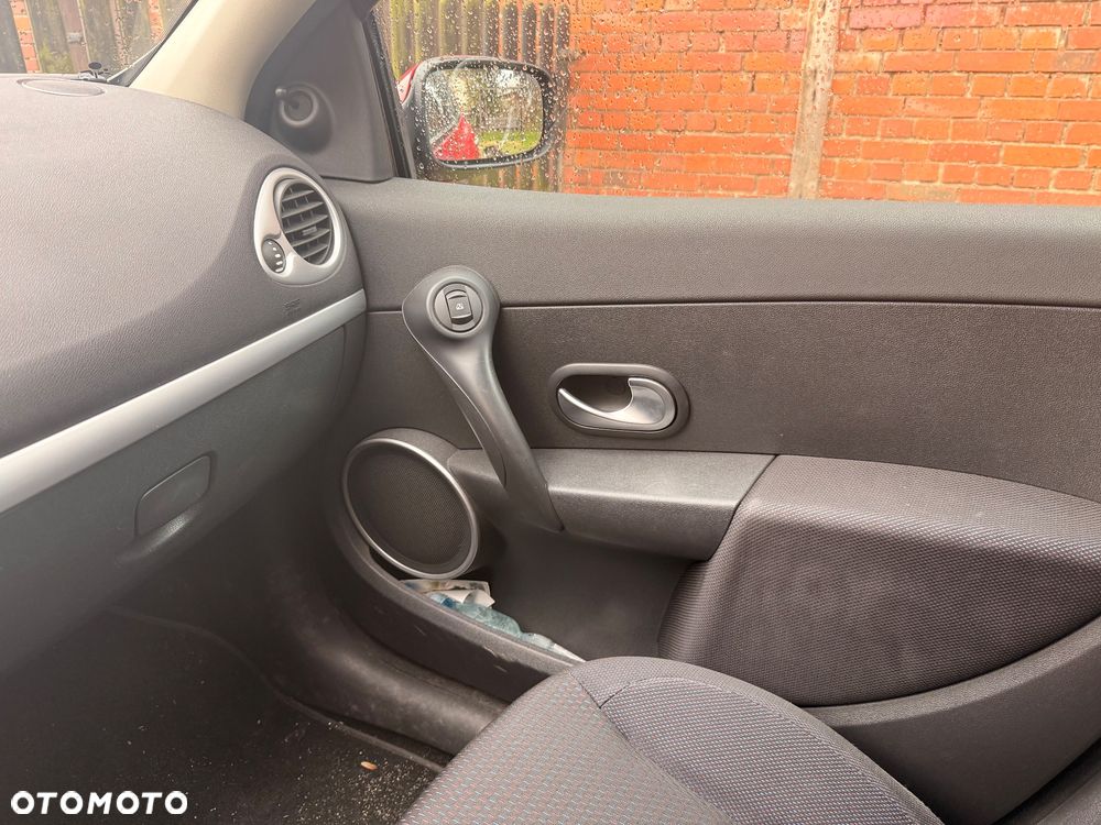 Renault Clio 1.2 16V 75 Expression - 21