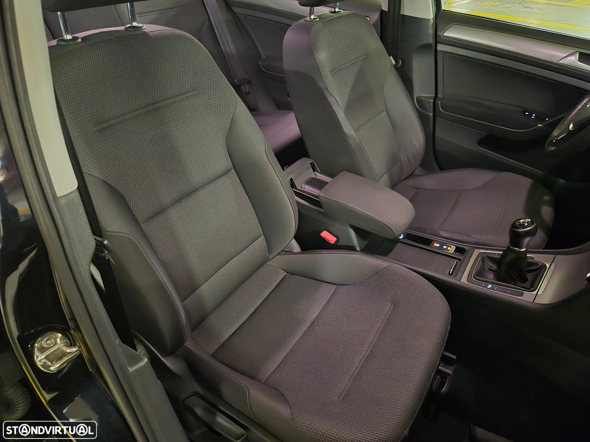 VW Golf Variant 1.6 TDi Confortline - 33