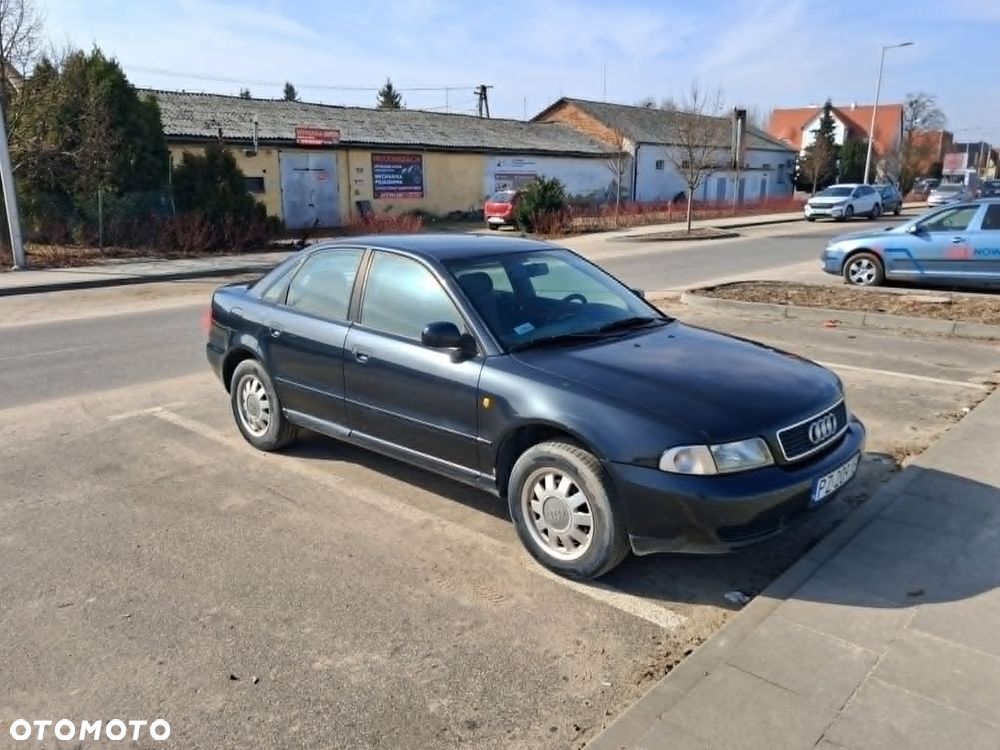 Audi A4 Limousine - 1