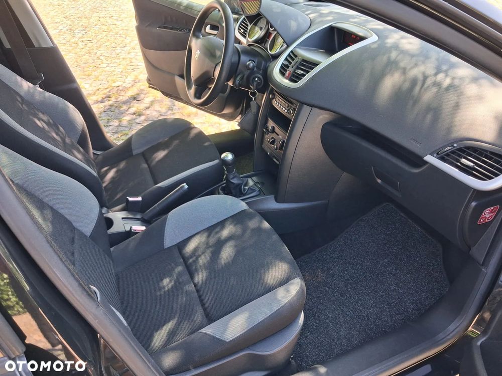Peugeot 207 - 18
