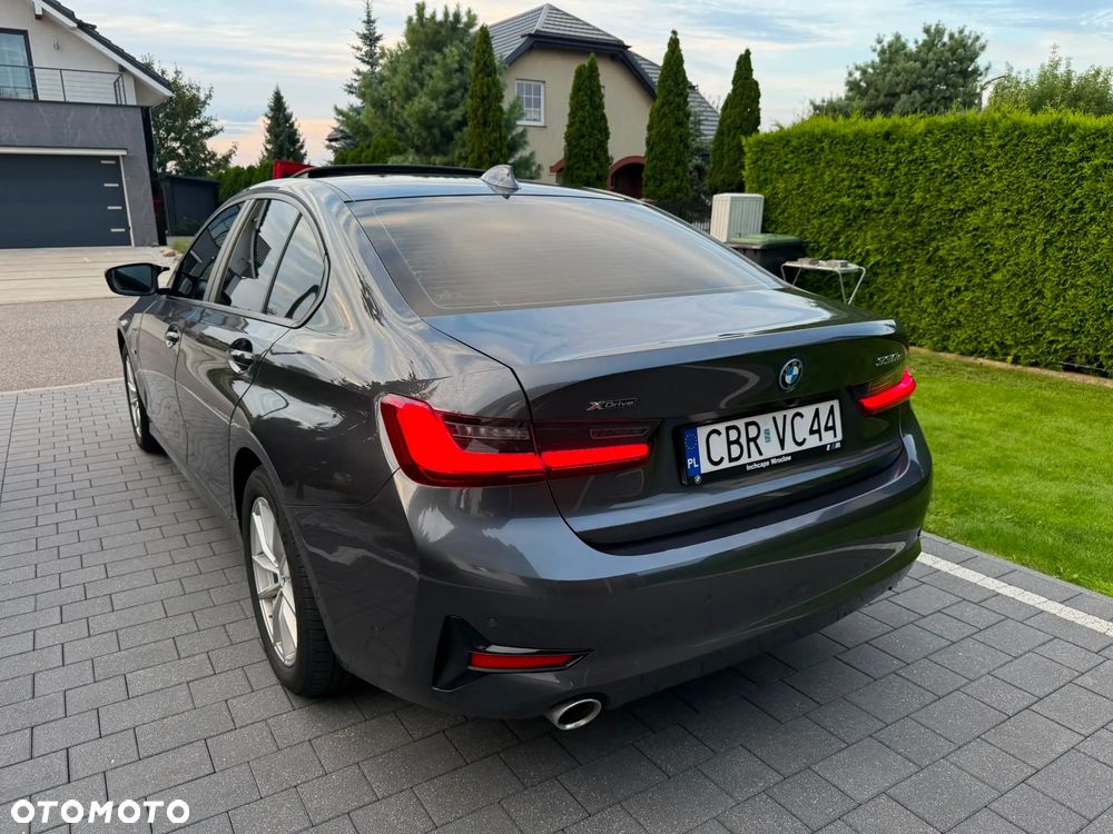 BMW Seria 3 330e xDrive - 21
