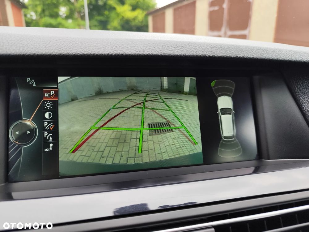 BMW Seria 5 520d xDrive - 17
