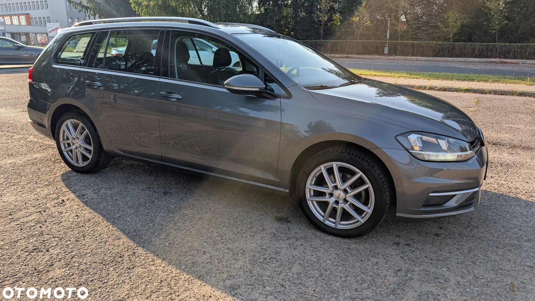 Volkswagen Golf 2.0 BlueTDI DSG Comfortline - 4