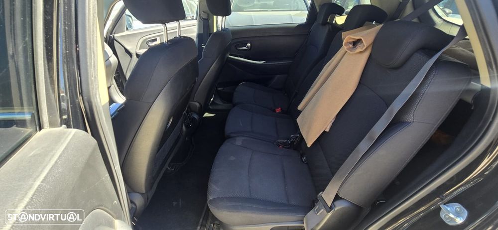 Kia Carens 1.7 CRDi ISG TX - 4