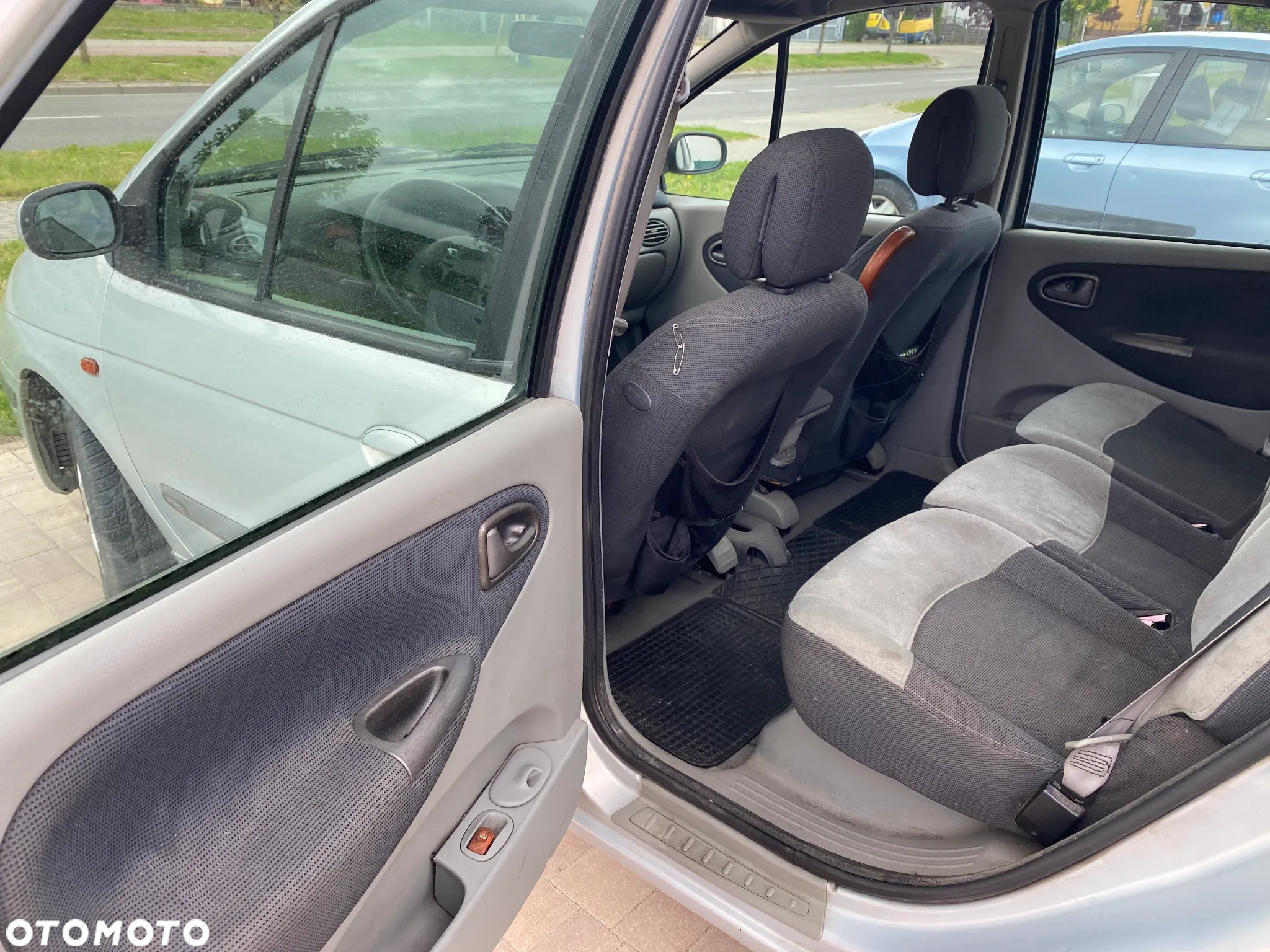 Renault Scenic 1.9 dCi Authentique - 17