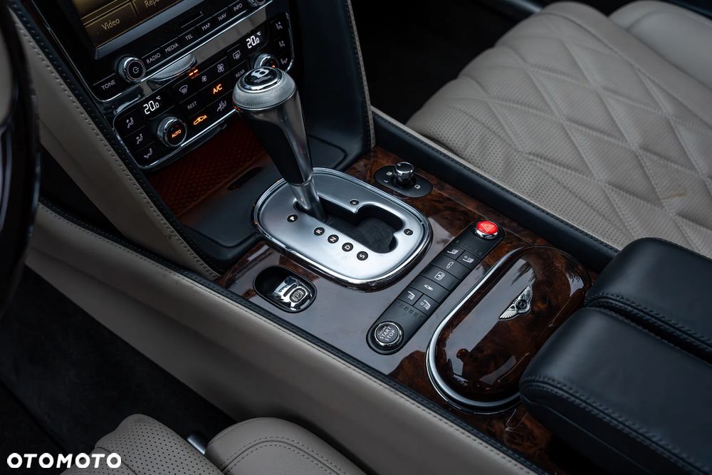 Bentley Flying Spur Mulliner - 23