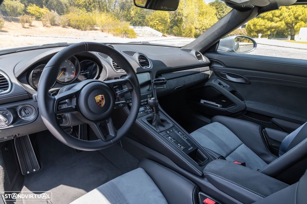 Porsche 718 Spyder RS - 15