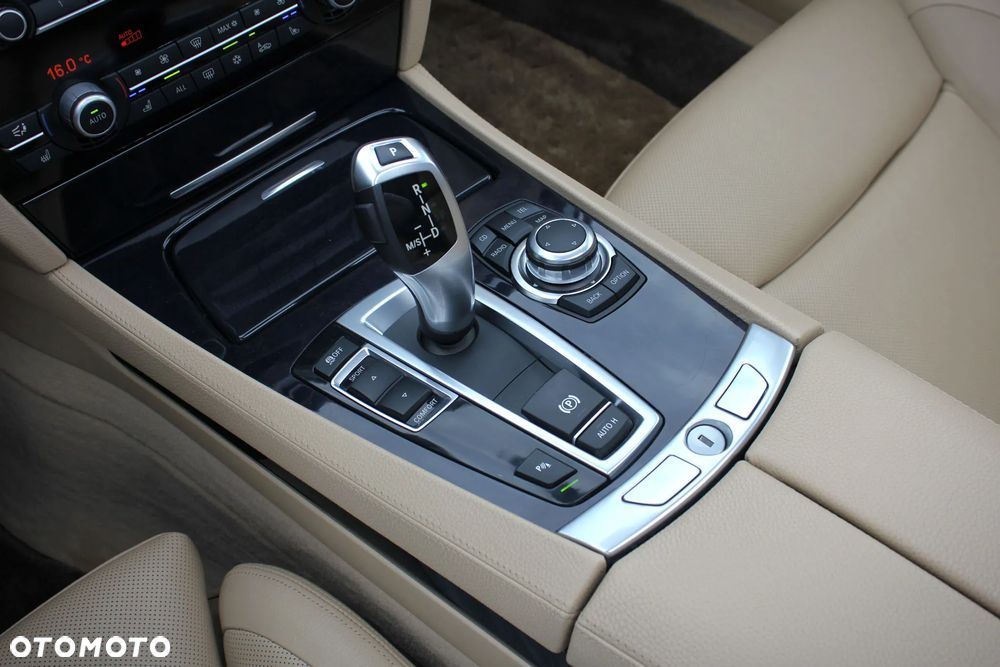 BMW Seria 7 750Li - 30