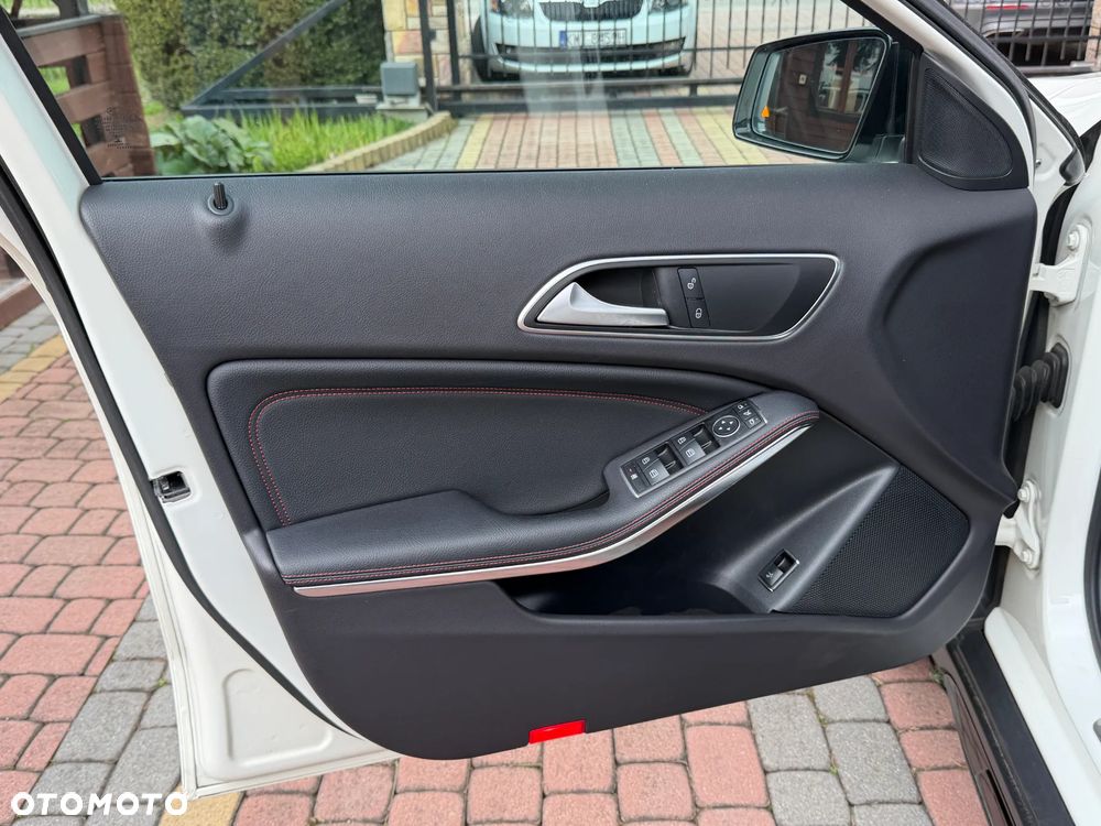 Mercedes-Benz GLA 250 4Matic 7G-DCT AMG Line - 28