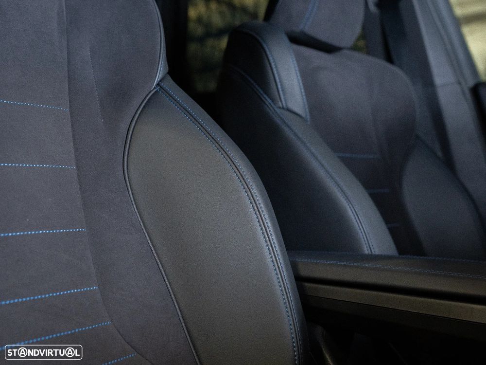 BMW iX1 eDrive20 Pack Desportivo M - 26