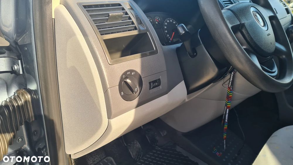 Volkswagen Caravelle - 24