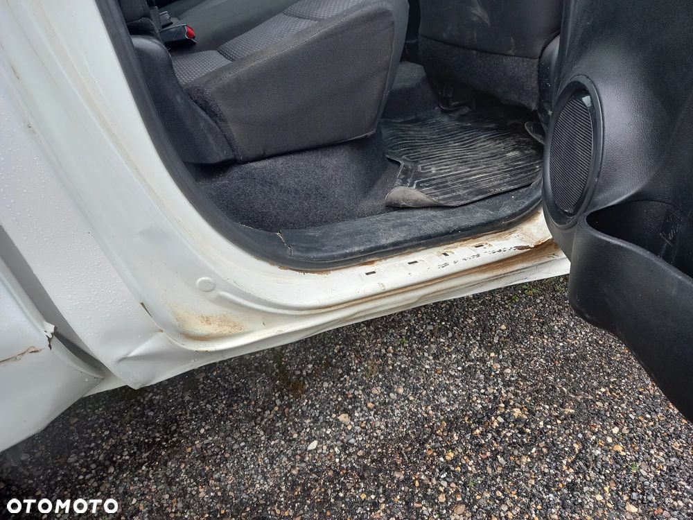Toyota Hilux 2.4 D-4D Double Cab DLX 4x4 - 5