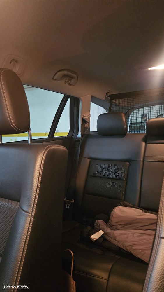 Mercedes-Benz E 220 BlueTEC Avantgarde Auto. - 9