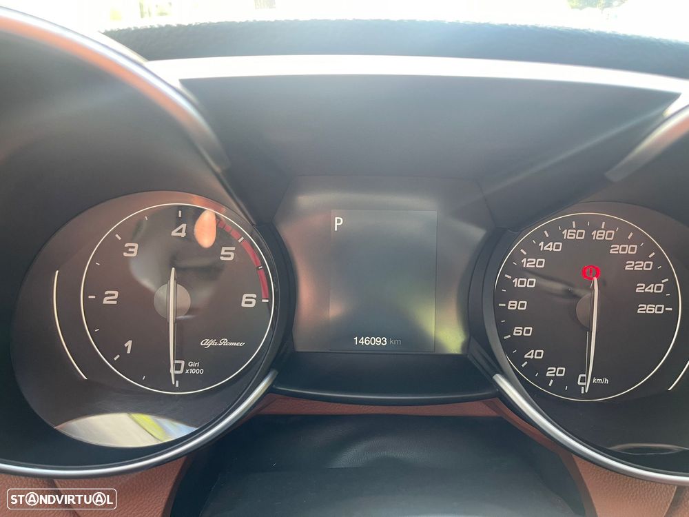 Alfa Romeo Giulia 2.2 D AT8 - 14