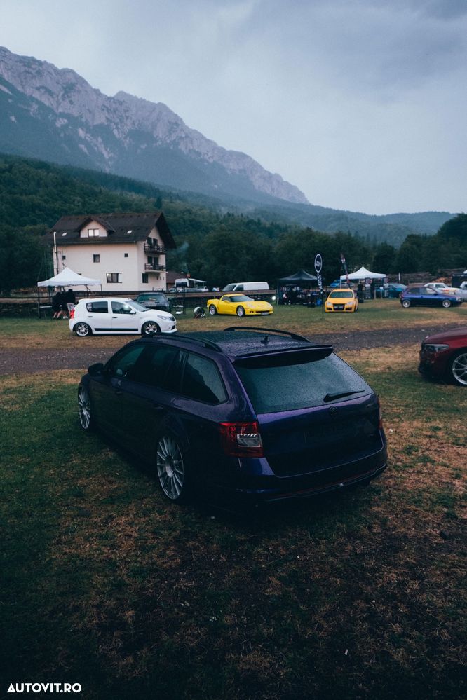 Skoda Octavia Combi 2.0 TDI DSG RS - 4