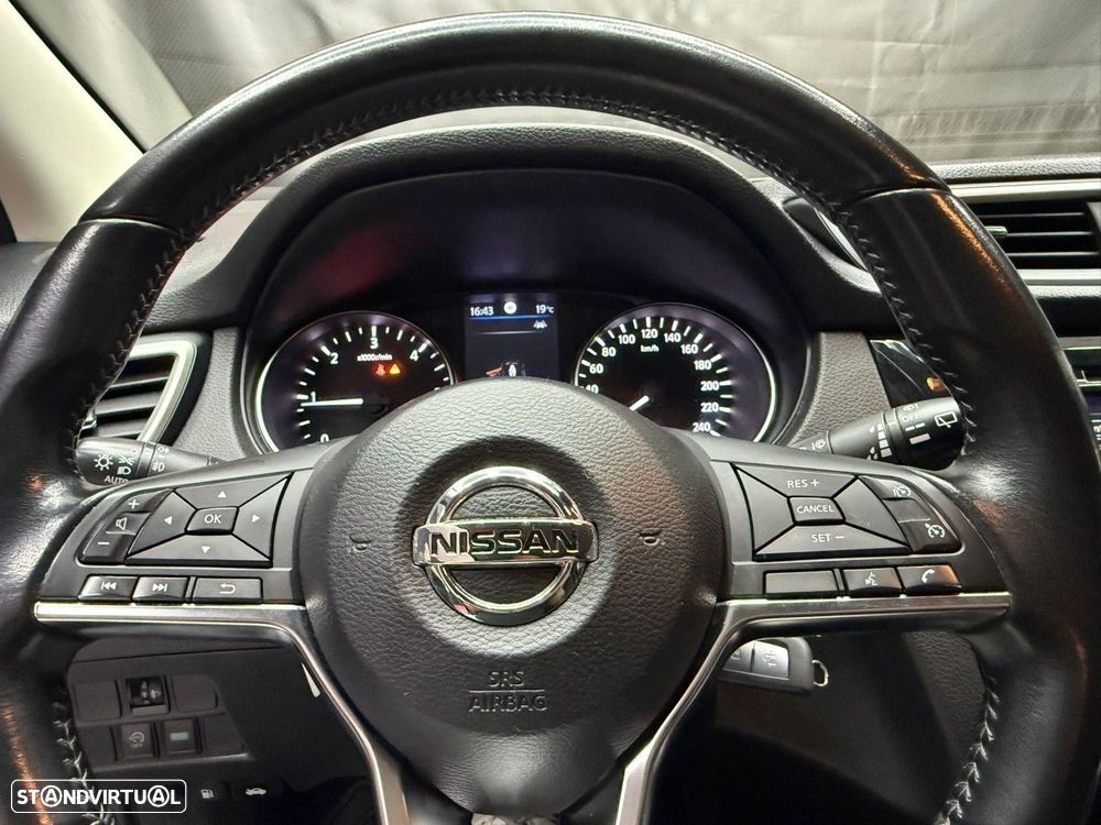 Nissan Qashqai 1.5 dCi N-Connecta J17 DCT - 11