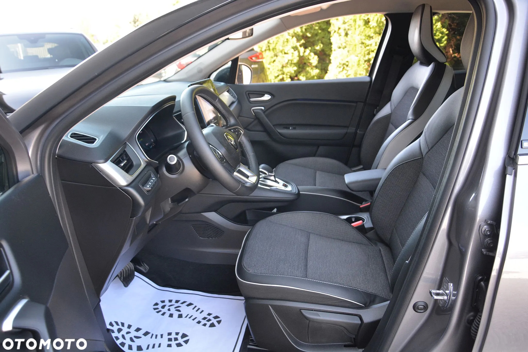 Renault Captur E-TECH PLUG-in 160 INTENS - 10
