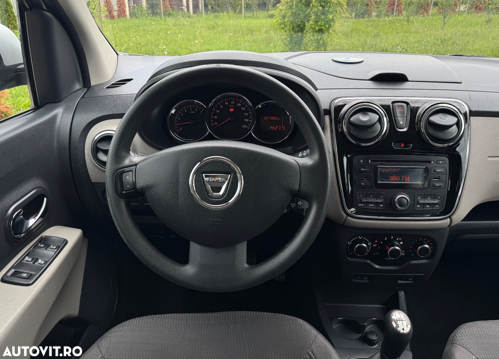 Dacia Lodgy 1.6 MPI 85 Celebration - 12