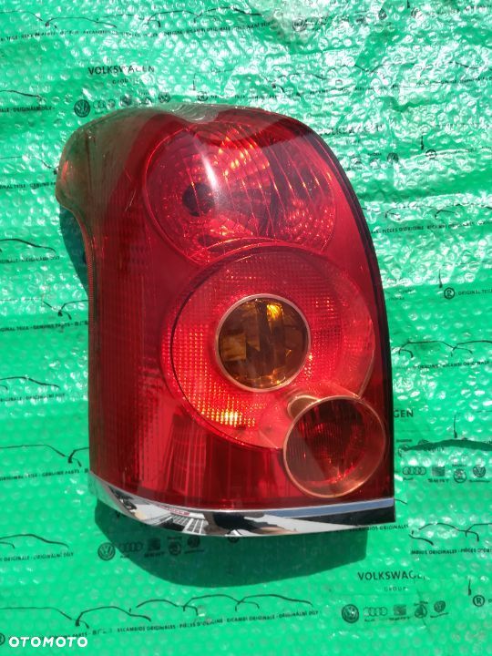 LAMPA PRZÓD PRAWA TOYOTA T25 AVENSIS - 7