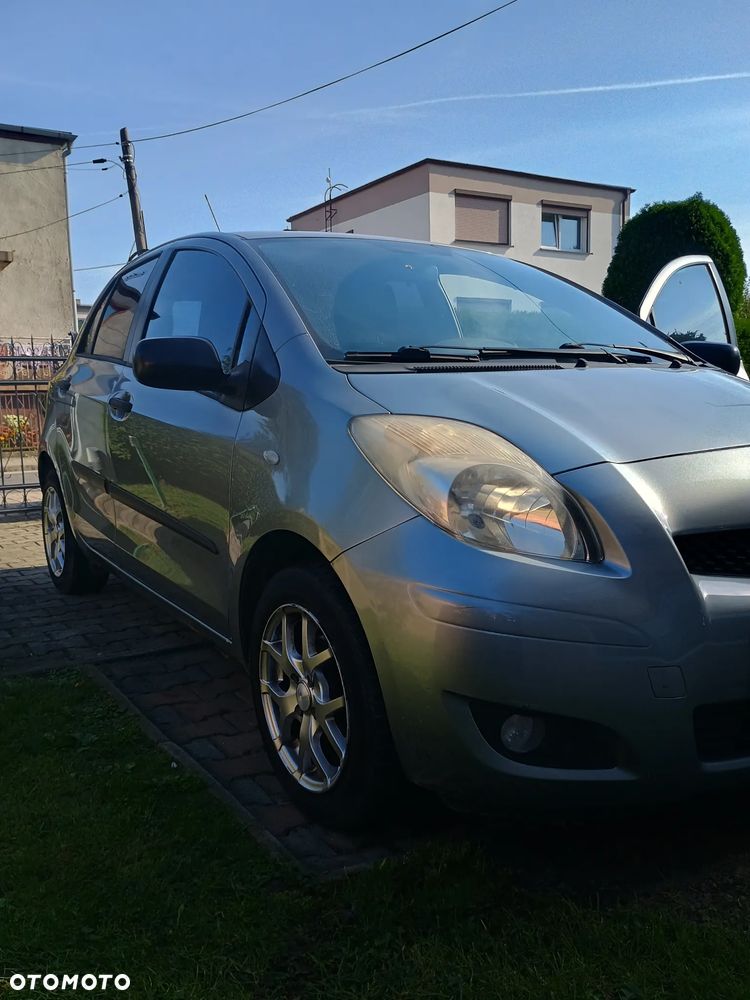 Toyota Yaris - 10