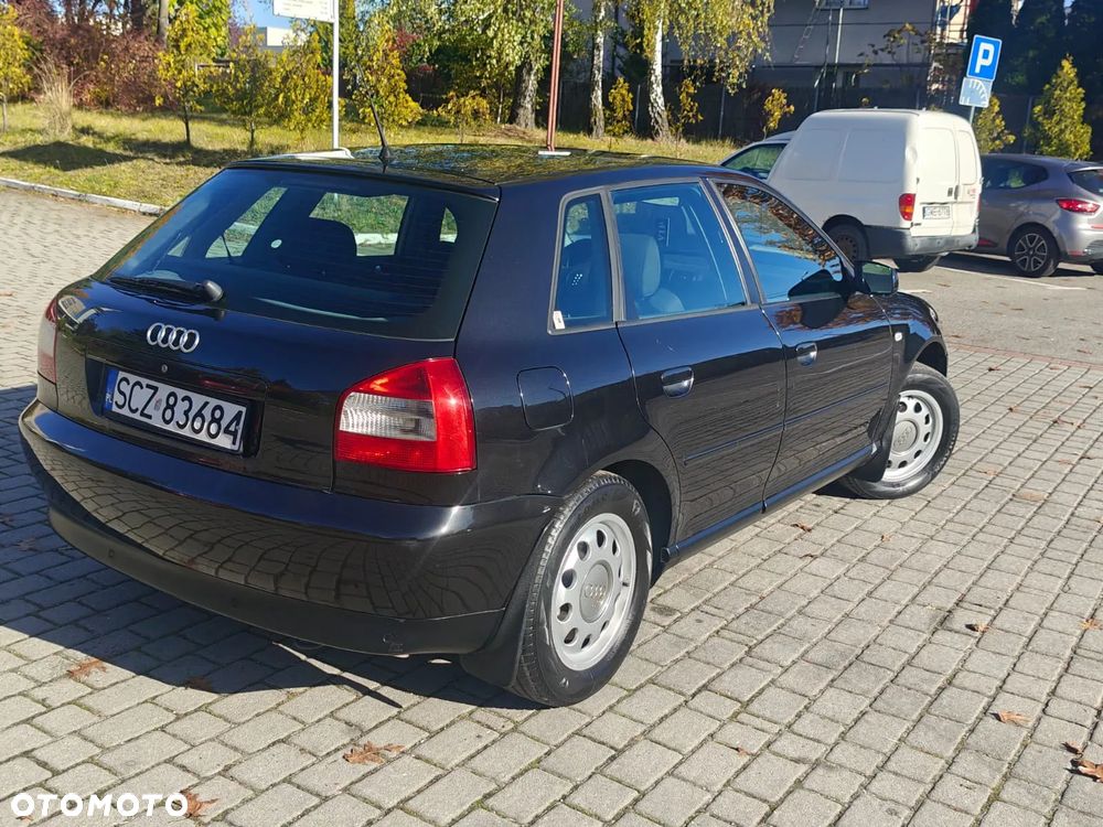 Audi A3 Sportback 1.6 Ambiente - 23