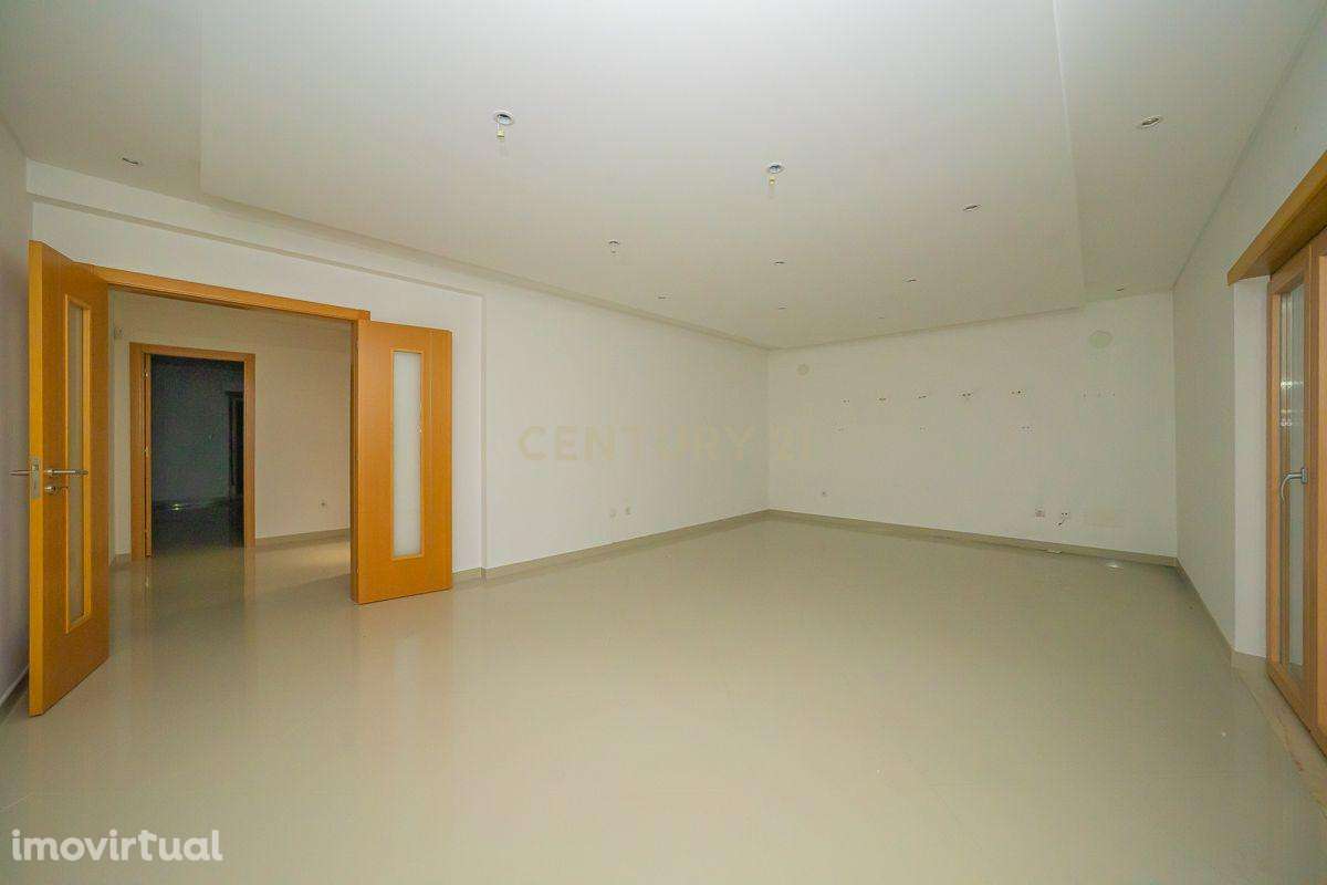 Magnífico Apartamento T4 com Duas Varandas e Arrecadação na Cascalheir - Grande imagem: 4/38