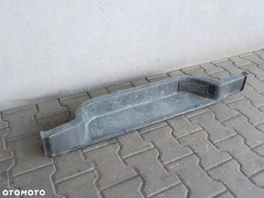 VW T4 96-03r PRÓG STOPIEŃ DRZWI ODSUWANYCH PRAWYCH - 1