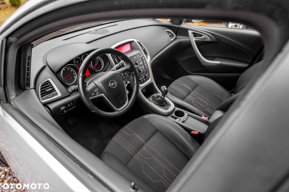 Opel Astra 1.4 Turbo 150 Jahre - 16