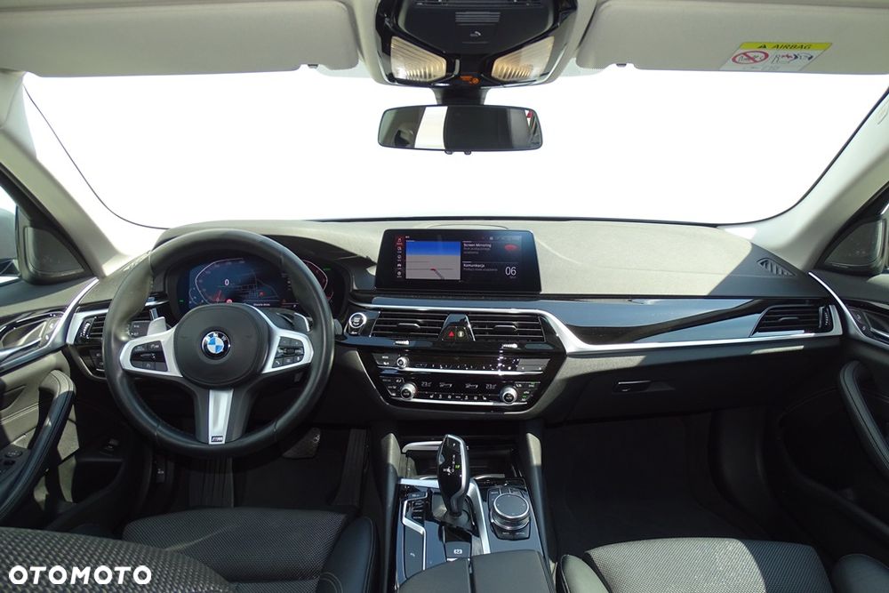 BMW Seria 5 530i Sport Line - 38