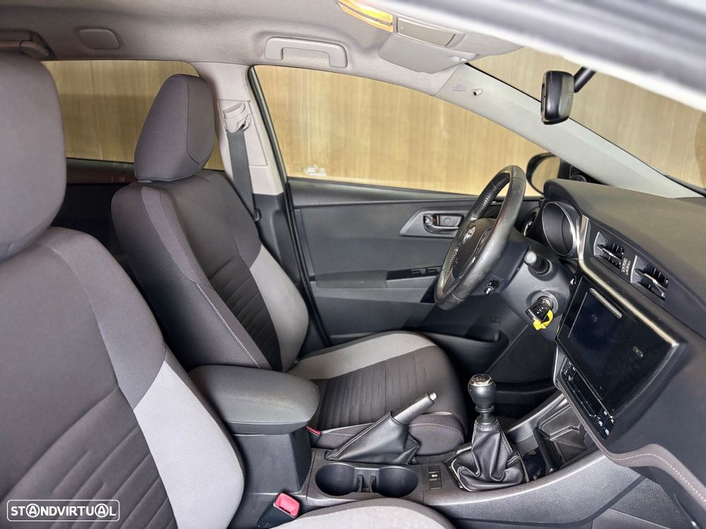 Toyota Auris Touring Sports - 8