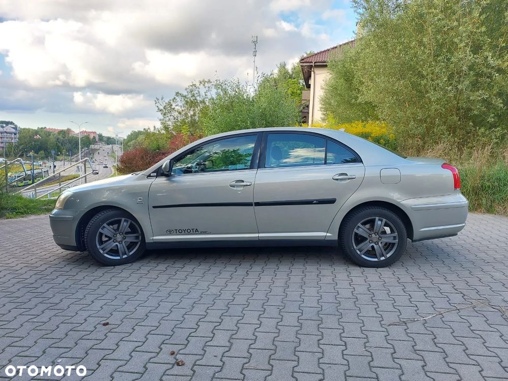 Toyota Avensis - 8