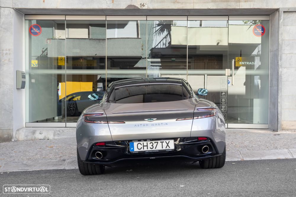 Aston Martin DB12 Coupé V8 - 41