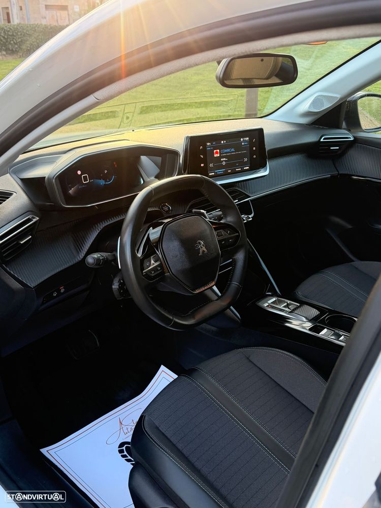 Peugeot 208 1.2 PureTech Allure EAT6 - 5