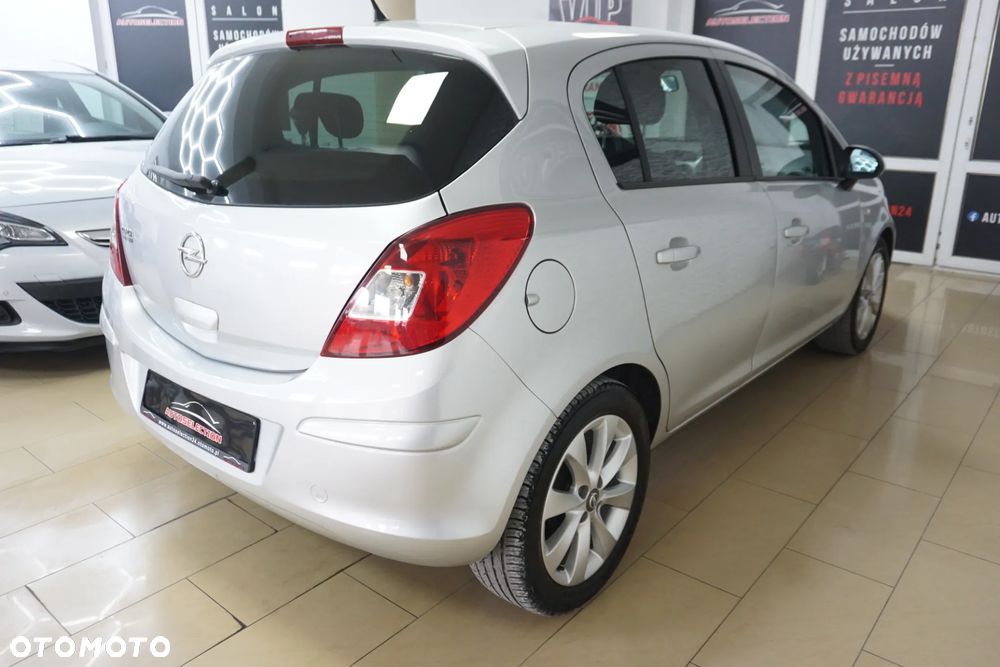 Opel Corsa 1.2 16V Cosmo - 9